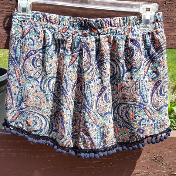 Honey Punch Pom Pom Shorts - Picture 2 of 10